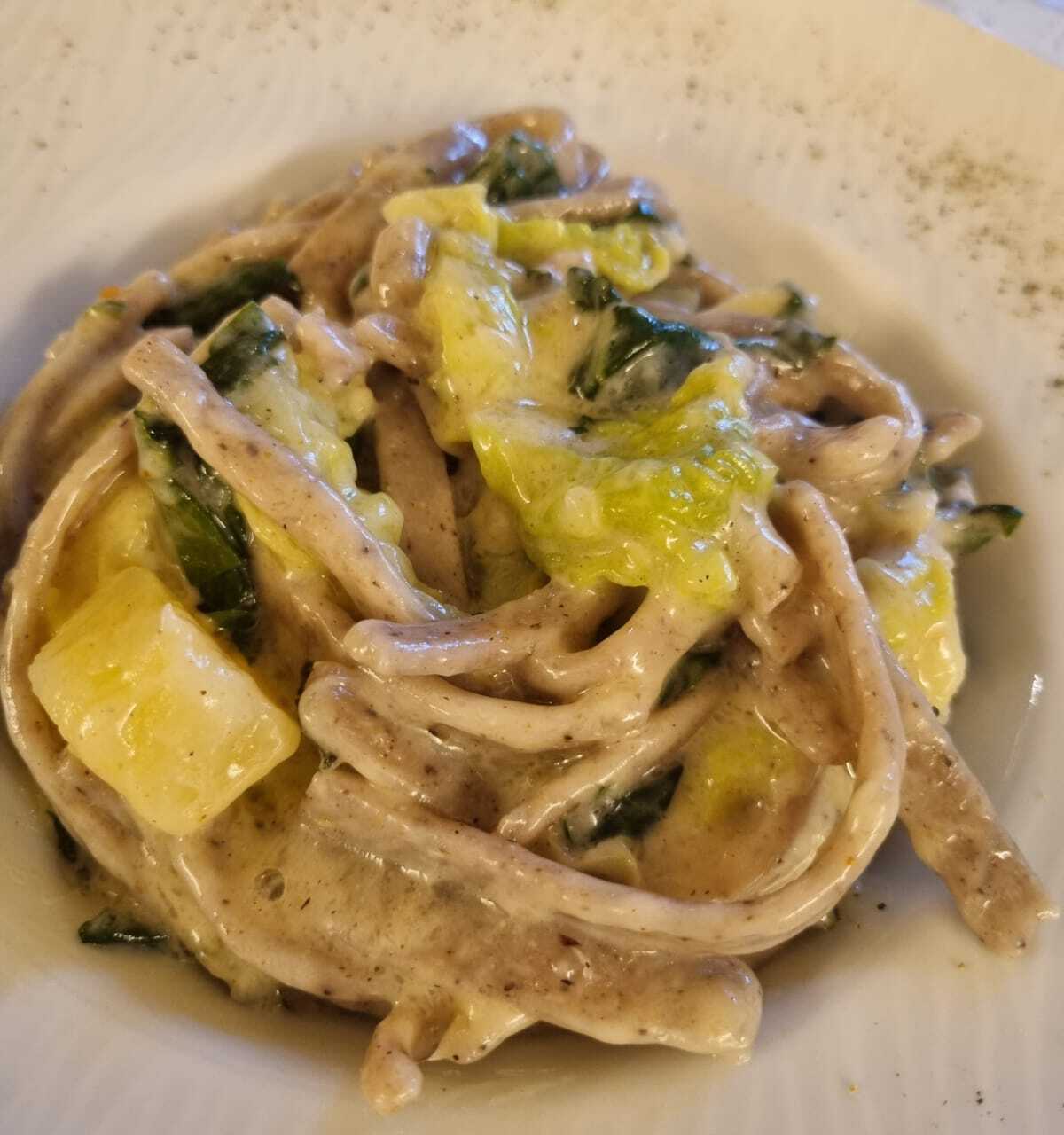Piatto gourmet servito in un ristorante tipico di Bormio.